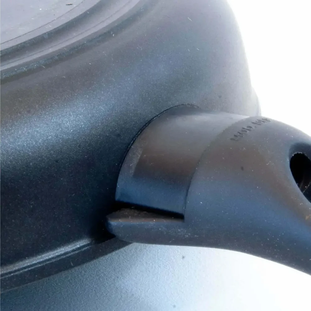 Sturdy cast aluminium pan